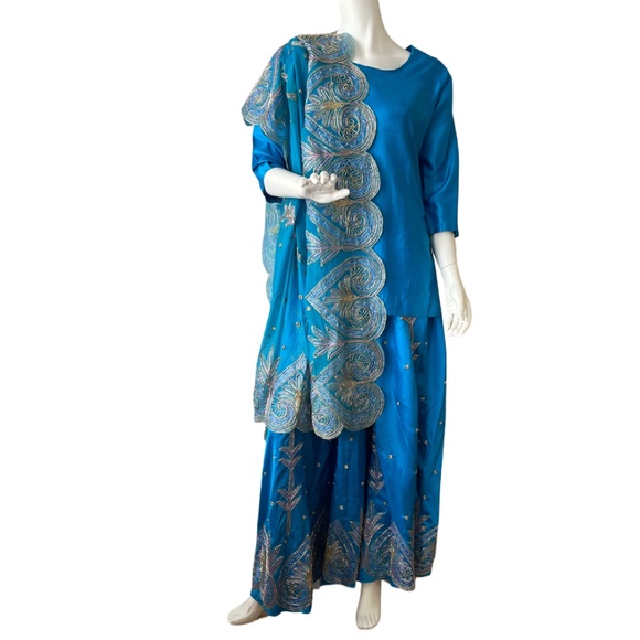 Blue Lengha with Dupatta - Picture 7 of 15